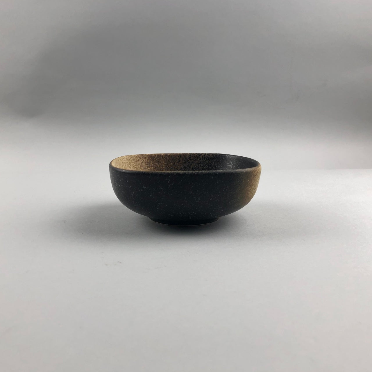 Sinafu Small Stand Bowl - Hasori (Black)