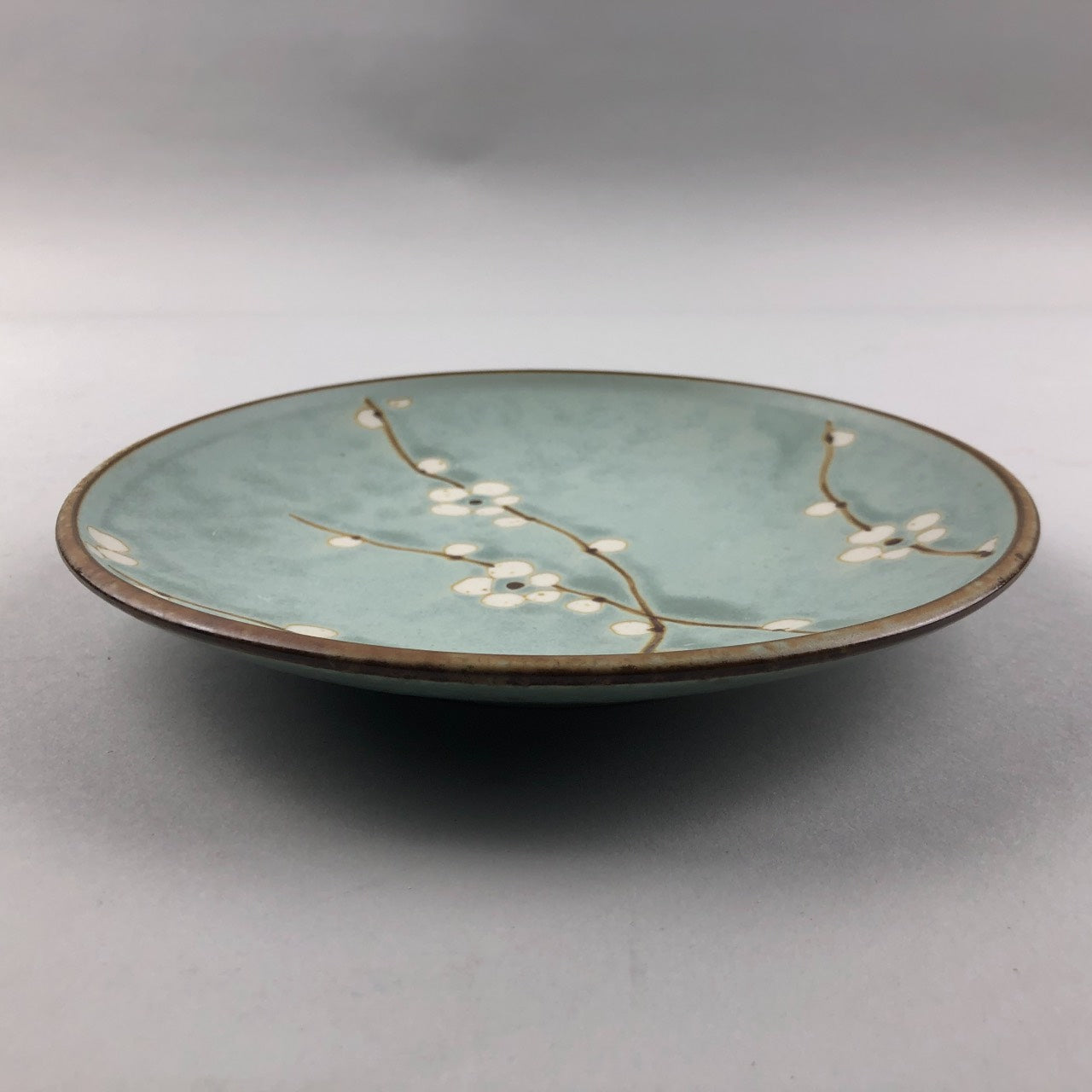 Hakubai Round Plates in three sizes, 3.5"dia., 7.5"dia., and 11.5"dia.