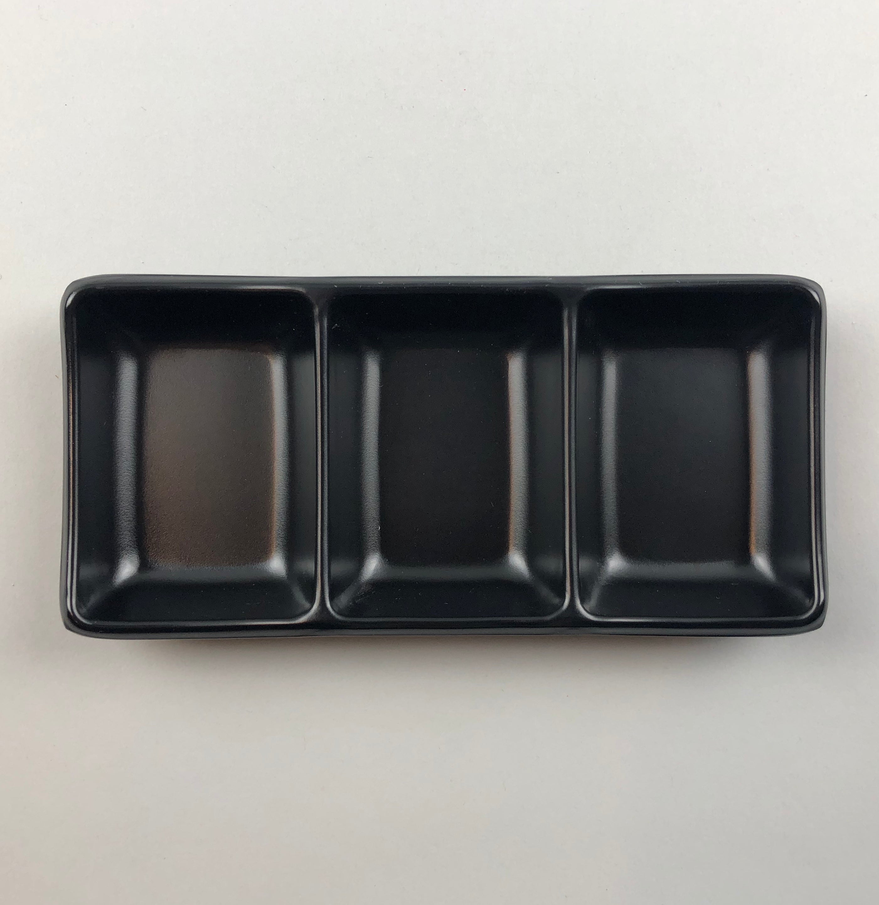 Restaurant Equipment Supply Discount Manhattan OSARA New York 纽约 뉴욕 레스토랑 日式厨具 Melamine Unbreakable Dishes Matte Black Sectional Sauce Seasoning Dishes Outdoor Dining